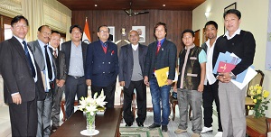 The Governor of Arunachal Pradesh Shri JP Rajkhowa with Advisor(FP &D) Shri GS Patnaik, Secretary  Education Shri Marnya Ete and State Mission Director, SSA Shri Opak Gao at Raj Bhavan, Itanagar on 30th January 2016.